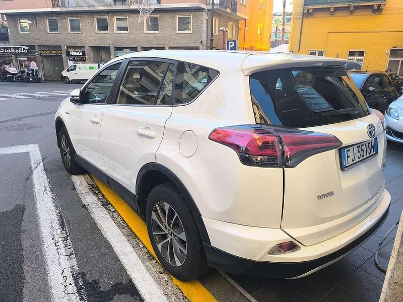 Usata Toyota RAV4 Hybrid Active 155 CV (114 kW) 2017 Bianco SUV