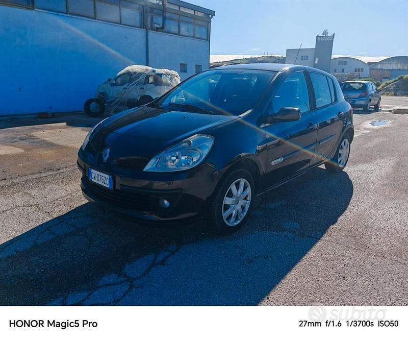 Usata Renault Clio II Dynamique 75 CV (55 kW) 2007 Nero Berlina