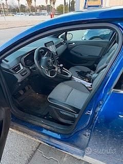 Usata Renault Clio V 100 CV (73 kW) 2024 Blu Utilitaria