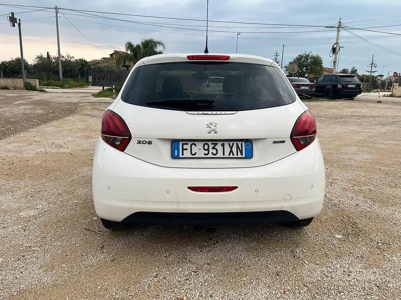 Usata Peugeot 208 75 CV (55 kW) 2016 Bianco Utilitaria