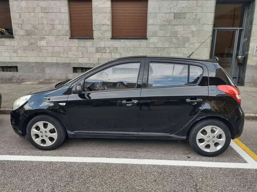 Usata Hyundai i20 Classic 77 CV (56 kW) 2012 Nero Utilitaria