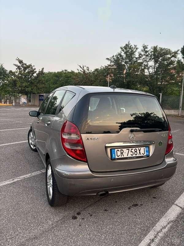 Usata Mercedes A180 Elegance 109 CV (80 kW) 2004 Grigio Monovolume