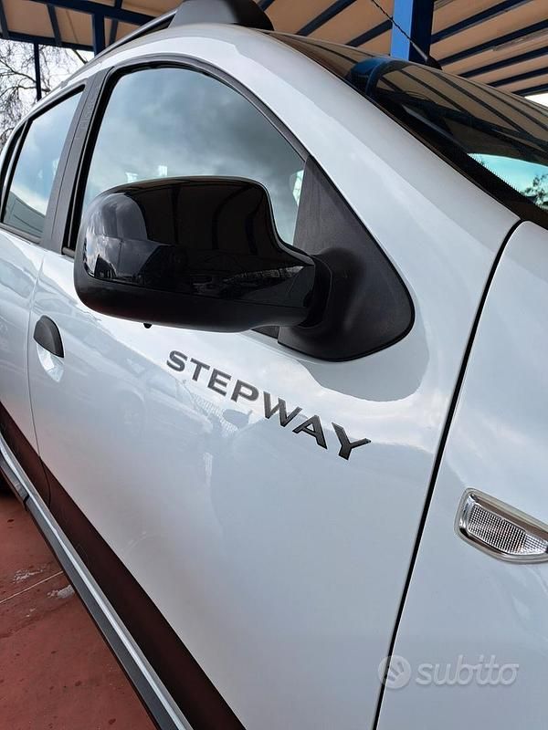 Usata Dacia Sandero Comfort 101 CV (74 kW) 2021 Bianco Monovolume