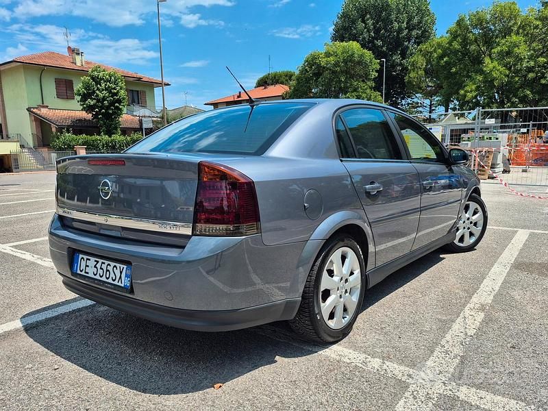 Usata Opel Vectra Elegance 125 CV (91 kW) 2003 Grigio Berlina