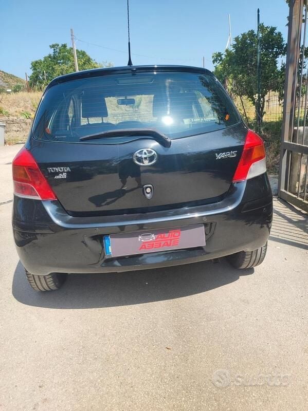 Usata Toyota Yaris 90 CV (66 kW) 2009 Nero Berlina