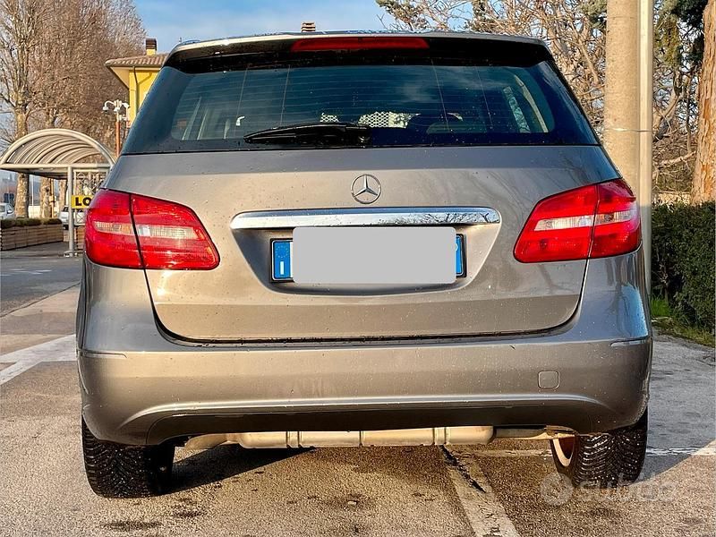 Usata Mercedes B180 2012 Grigio Monovolume