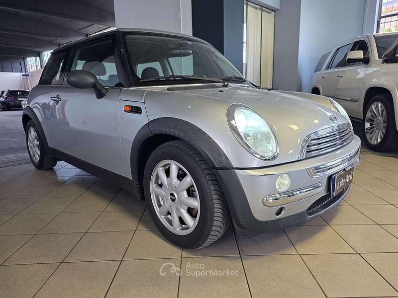 Usata Mini ONE 90 CV (66 kW) 2004 Argento Utilitaria