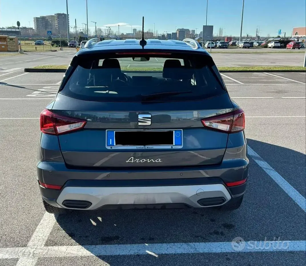 Usata Seat Arona Xperience 110 CV (80 kW) 2023 Grigio SUV