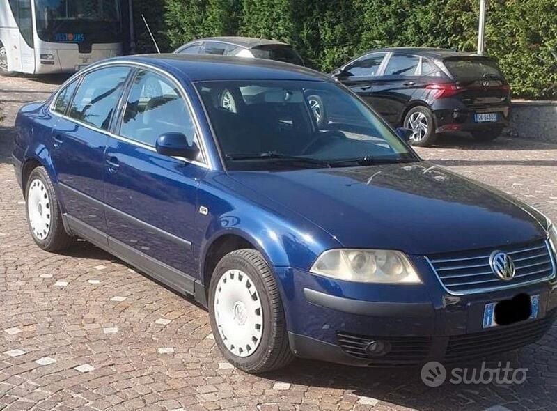 Usata VW Passat Business+ 131 CV (96 kW) 2002 Blu Berlina