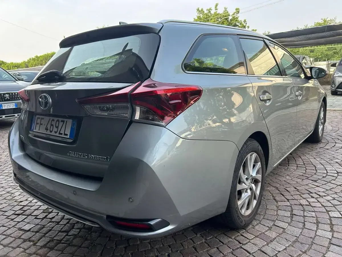 Usata Toyota Auris Hybrid Business Edition 99 CV (72 kW) 2016 Other Station wagon