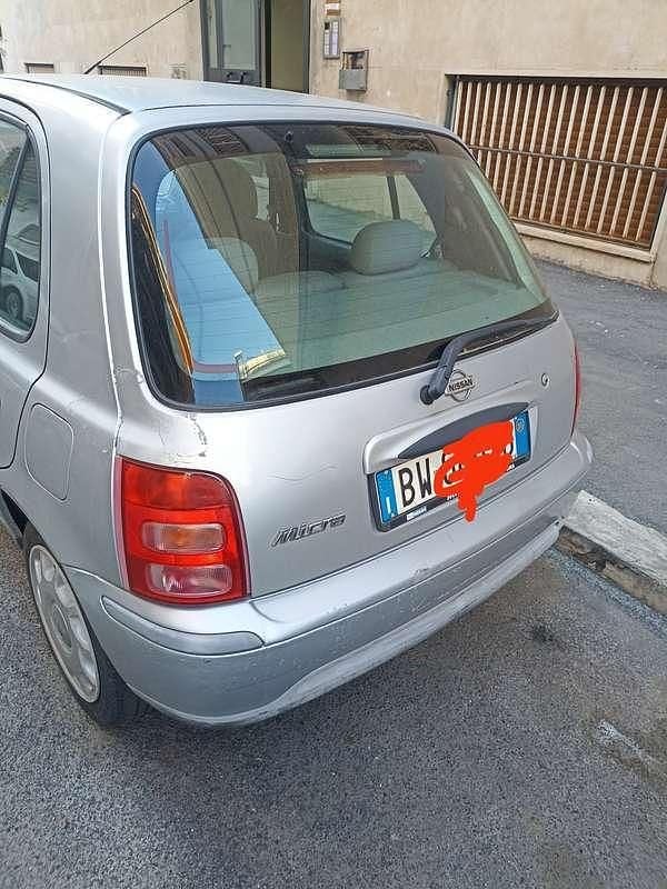 Argento Usata 2001 Nissan Micra Due volumi | 1000 € (Buon prezzo) - Immagine 1/4