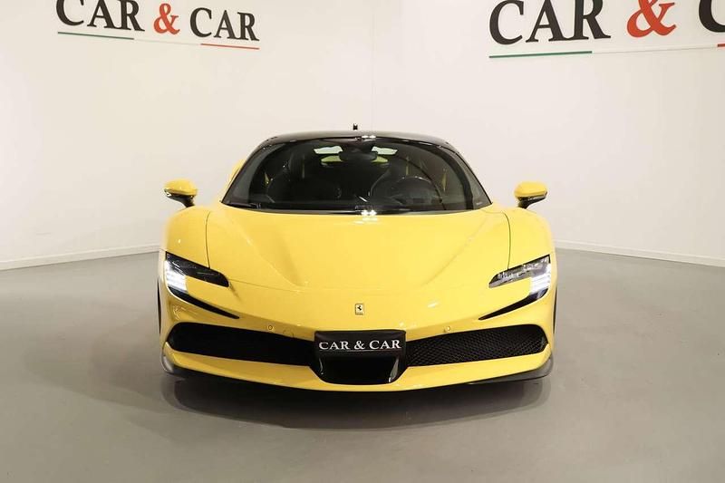 Usata Ferrari SF90 999 CV (734 kW) 2023 Giallo Coupé