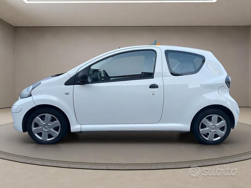 Usata Toyota Aygo 68 CV (50 kW) 2011 Bianco Utilitaria