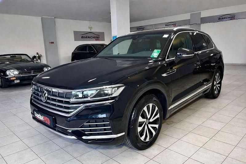Usata VW Touareg Elegance 231 CV (169 kW) 2022 Profondo perla SUV