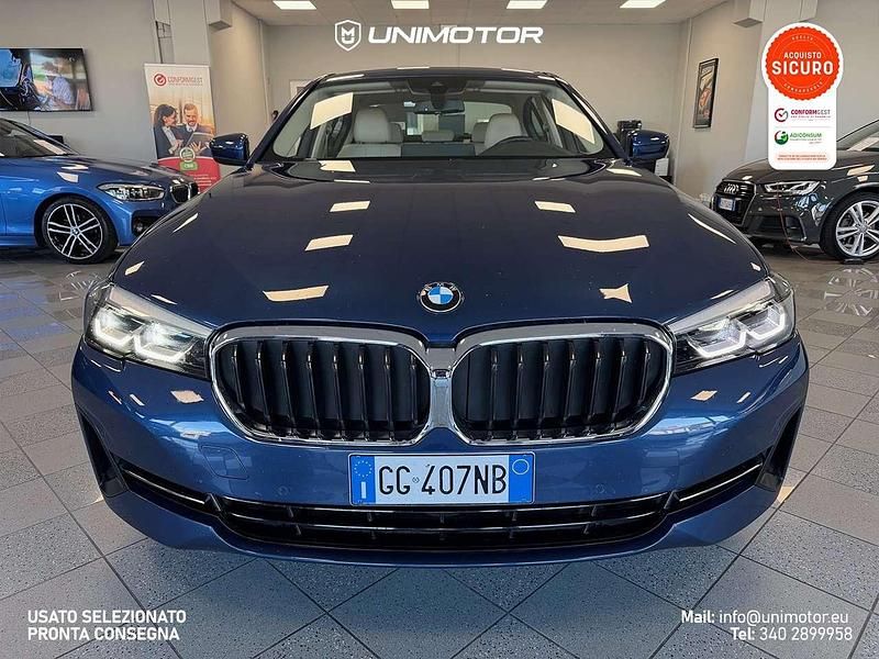 Usata BMW 530 Luxury Line 249 CV (183 kW) 2021 Blu/azzurro Berlina