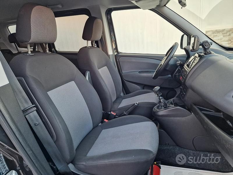 Usata Fiat Doblò 105 CV (77 kW) 2011 Nero Monovolume