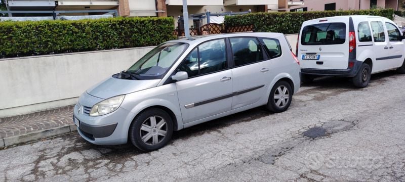 Grigio Usata 2004 Renault Mégane II Due volumi | 1250 € (Buon prezzo) - Immagine 1/4