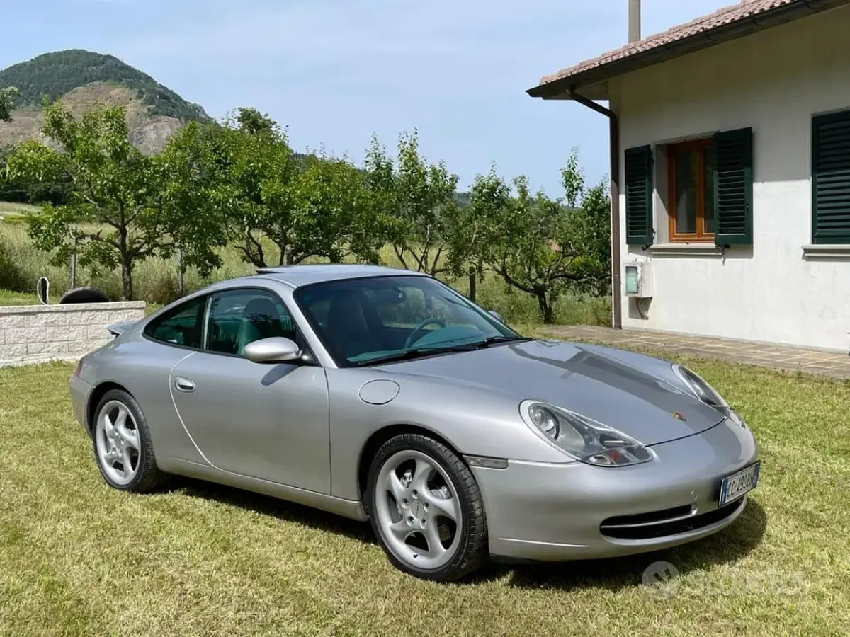 Usata Porsche 911 Carrera 4 300 CV (220 kW) 2001 Grigio Coupé