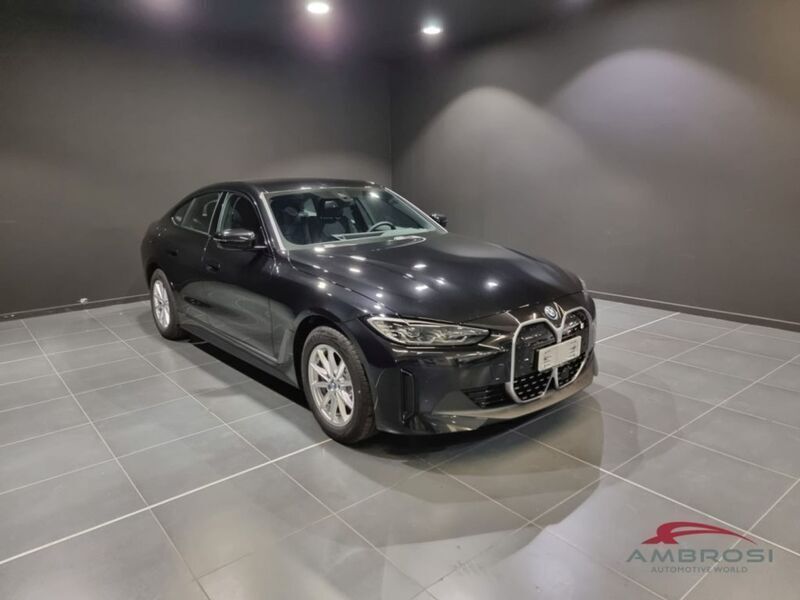 Usata BMW i4 Sport Line 250 kW (340 CV) 2023 Nero Berlina