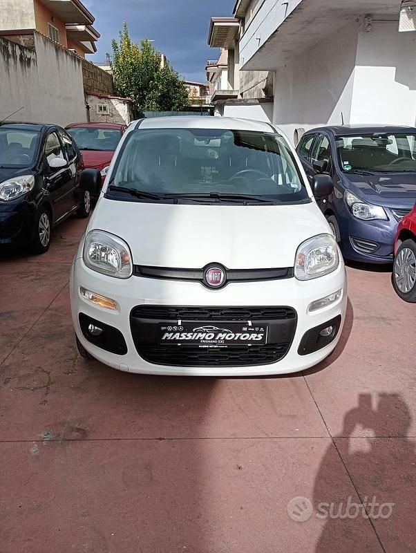 Usata Fiat Panda Lounge 69 CV (50 kW) 2017 Bianco Utilitaria
