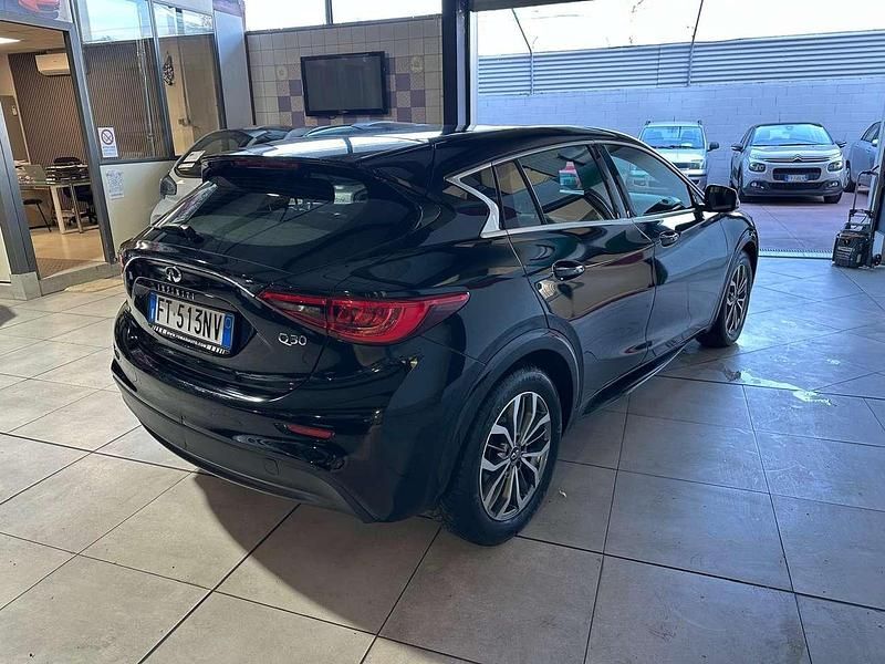 Usata Infiniti Q30 Business 109 CV (80 kW) 2019 Nero Berlina