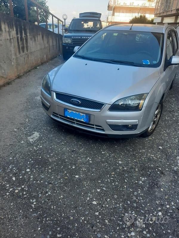 Usata Ford Focus 90 CV (66 kW) 2007 Grigio Station wagon