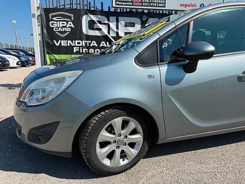 Usata Opel Meriva Cosmo 95 CV (69 kW) 2011 Grigio Monovolume