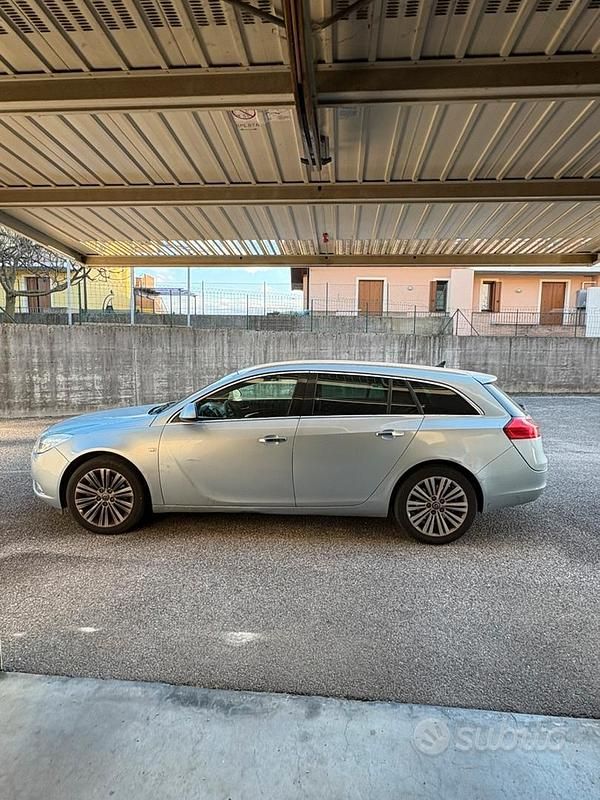 Usata Opel Insignia 160 CV (117 kW) 2013 Grigio Station wagon