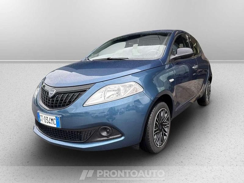 Usata Lancia Ypsilon Silver 70 CV (51 kW) 2024 Blu/azzurro Utilitaria