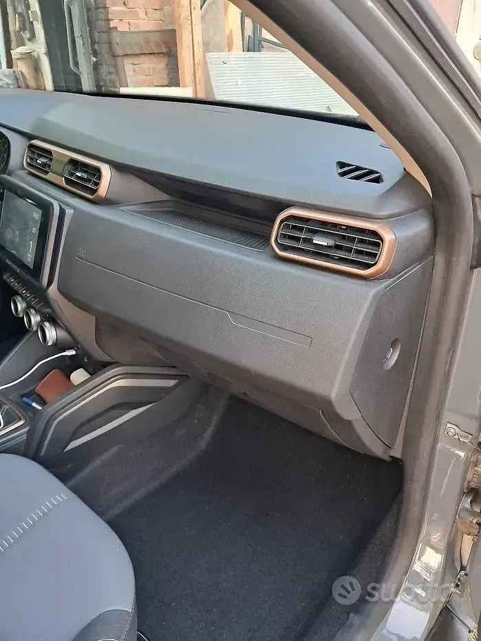 Usata Dacia Duster 101 CV (74 kW) 2024 Grigio SUV