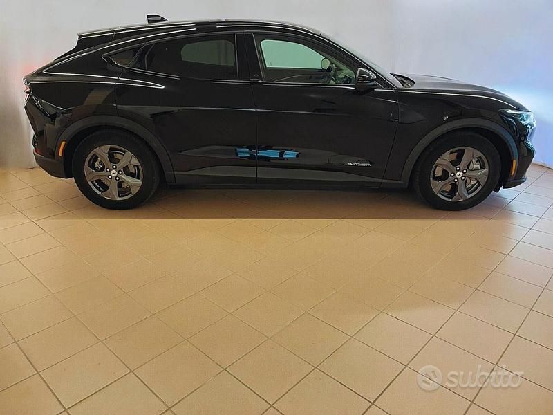 Usata Ford Mustang Mach-E Extended Range 100 kW (136 CV) 2022 Nero SUV