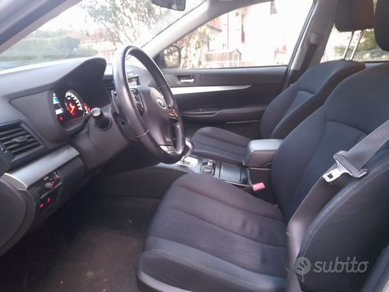 Usata Subaru Outback Trend 150 CV (110 kW) 2015 Grigio SUV