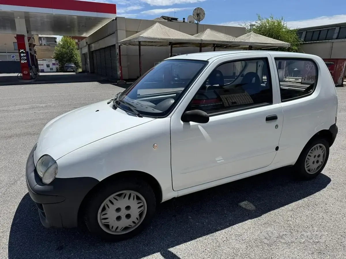 Usata Fiat 600 54 CV (39 kW) 2003 Bianco Berlina