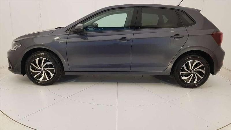Usata VW Polo Life 95 CV (69 kW) 2023 Grigio metallizzato Utilitaria