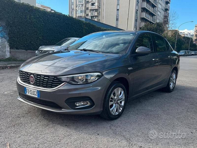 Usata Fiat Tipo Lounge 95 CV (69 kW) 2016 Grigio Berlina