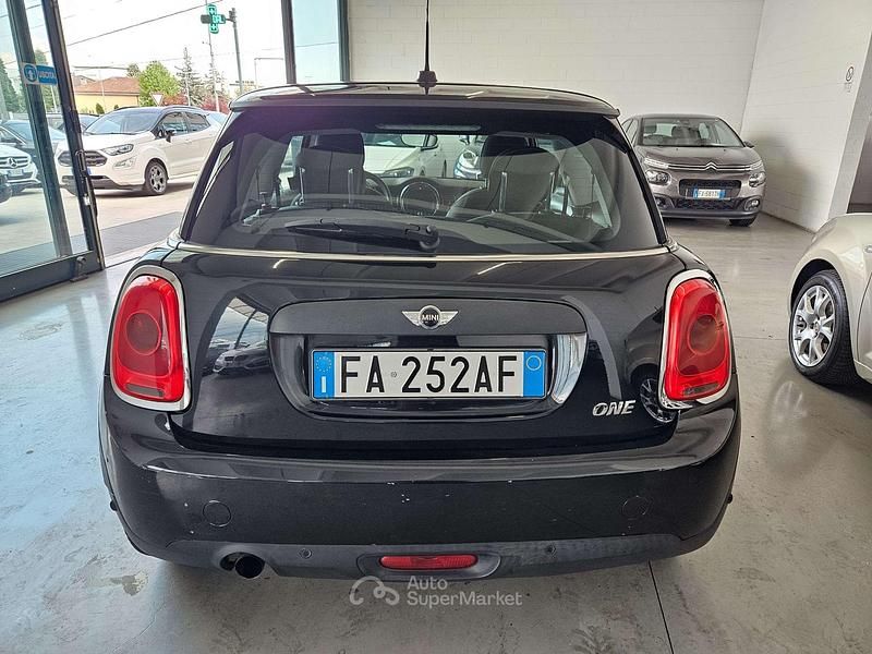 Usata Mini ONE 75 CV (55 kW) 2015 Nero Utilitaria