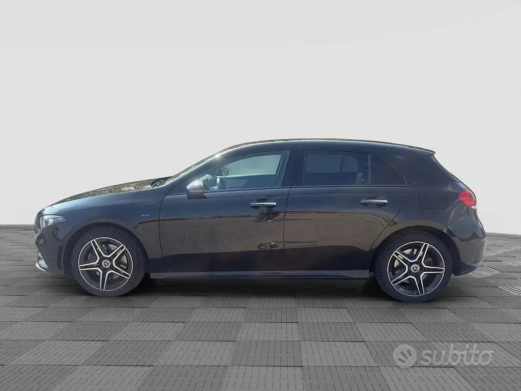 Begagnad Mercedes A250 Premium 160 HK (117 kW) 2020 Svart Sedan