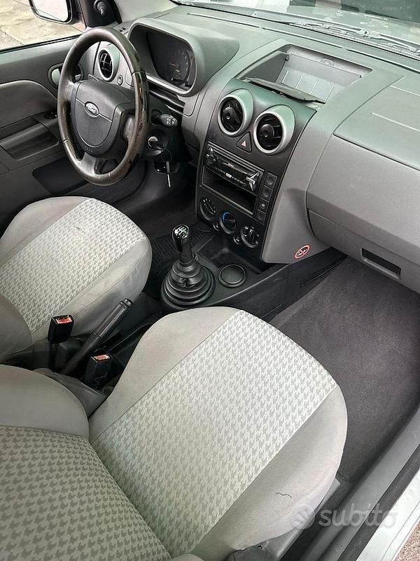 Usata Ford Fusion 80 CV (58 kW) 2003 Berlina