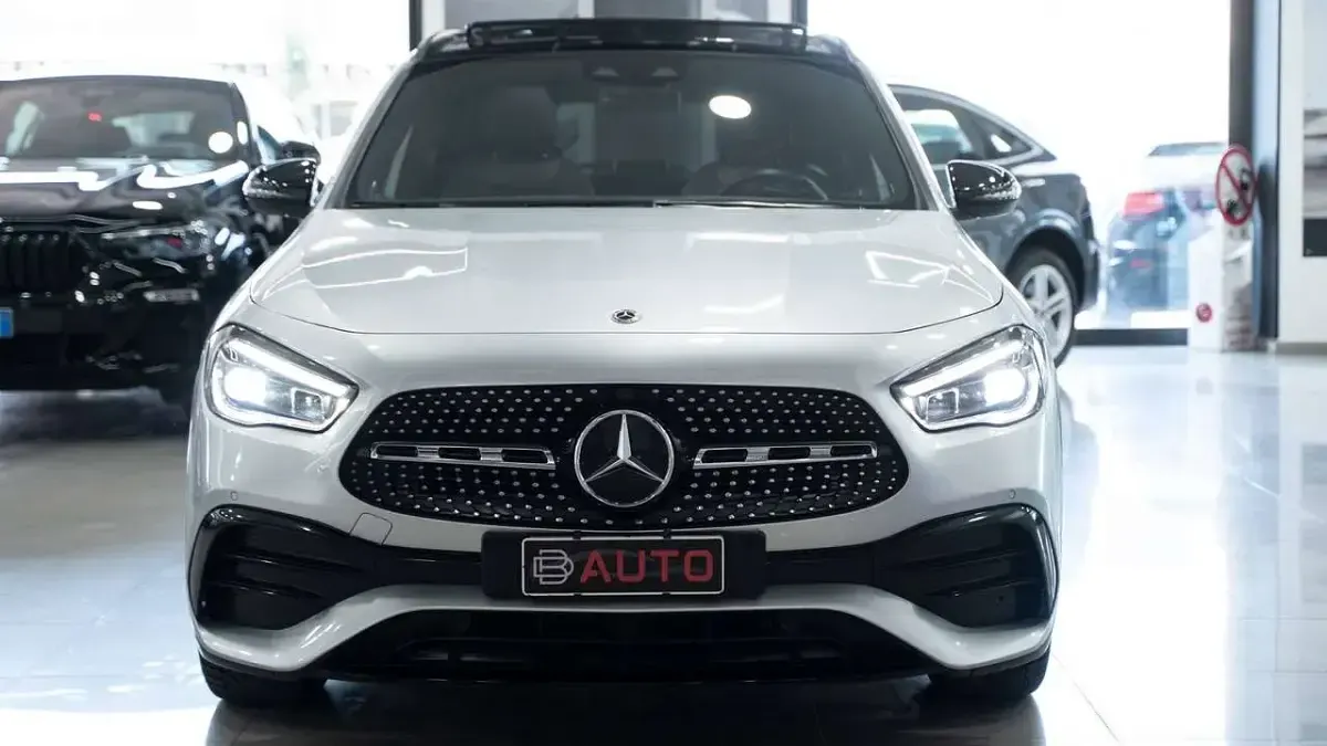 Usata Mercedes GLA200 Premium Plus 150 CV (110 kW) 2023 Argento mettallizzato SUV