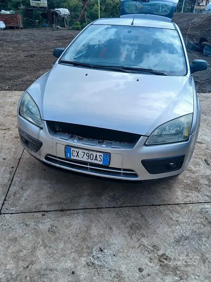 Usata Ford Focus 90 CV (66 kW) 2005 Grigio Station wagon