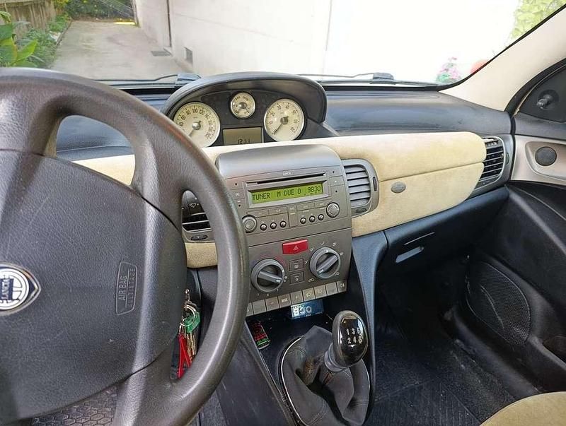 Usata Lancia Ypsilon 60 CV (44 kW) 2004 Utilitaria