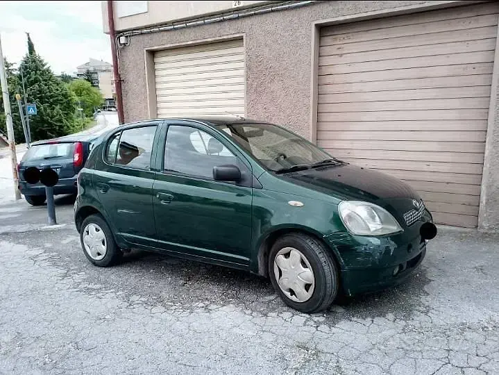 Usata Toyota Yaris 68 CV (50 kW) 2001 Verde Utilitaria