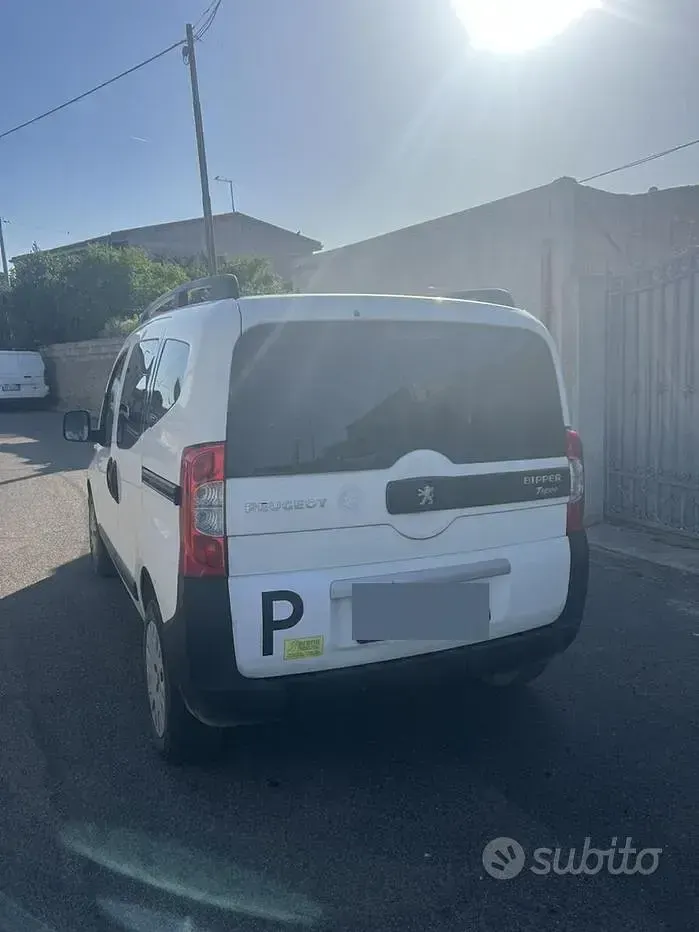 Usata Peugeot Bipper 75 CV (55 kW) 2012 Bianco Monovolume