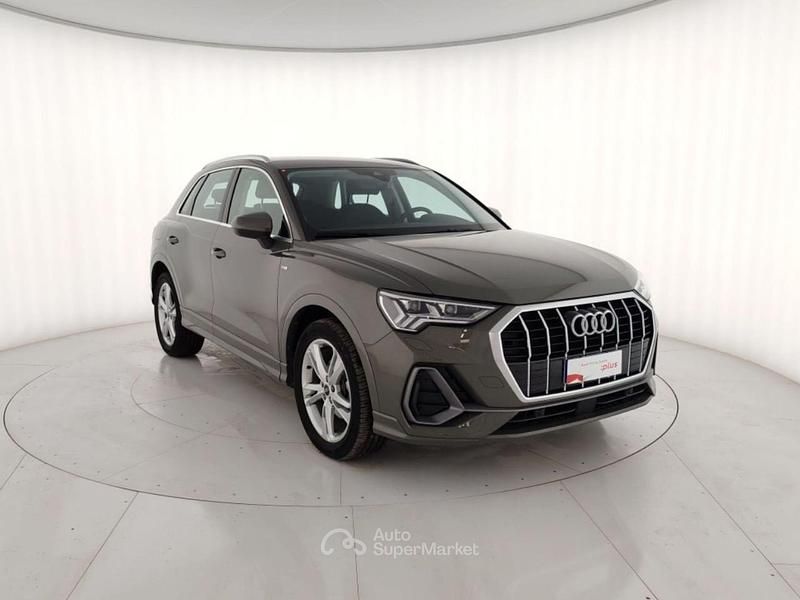 Usata Audi Q3 S-Line 150 CV (110 kW) 2024 Grigio metallizzato SUV