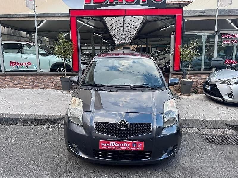 Usata Toyota Yaris 90 CV (66 kW) 2008 Grigio Berlina