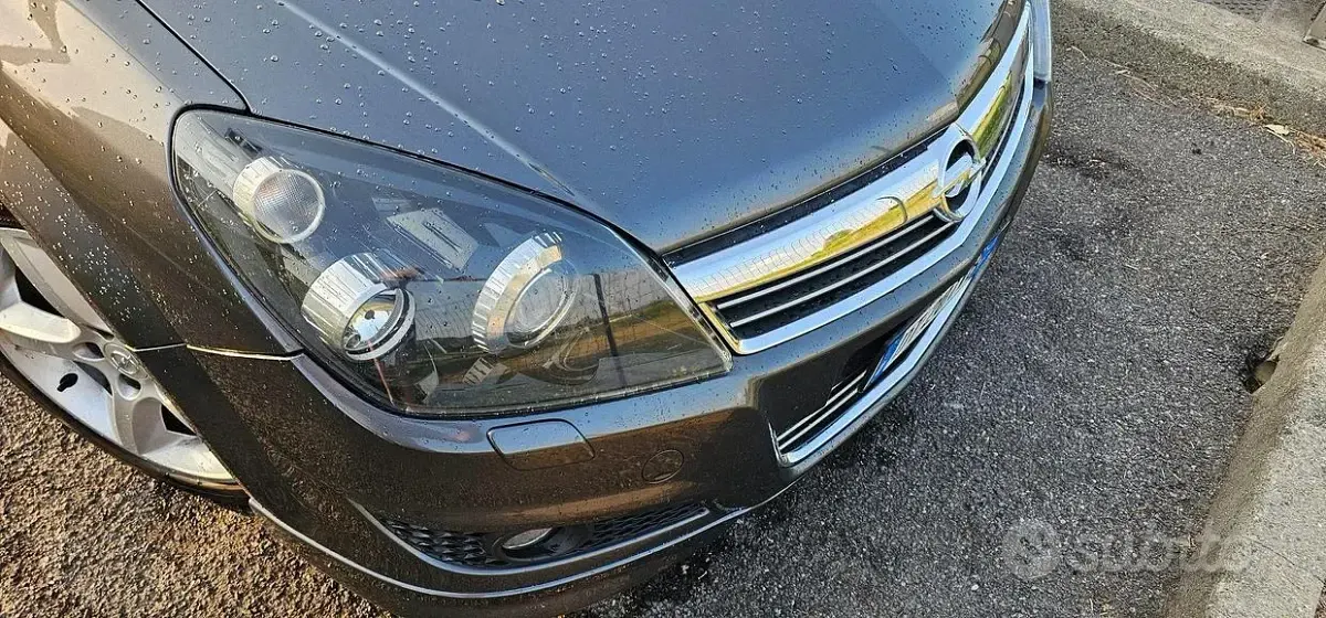 Usata Opel Astra 120 CV (88 kW) 2009 Nero Station wagon