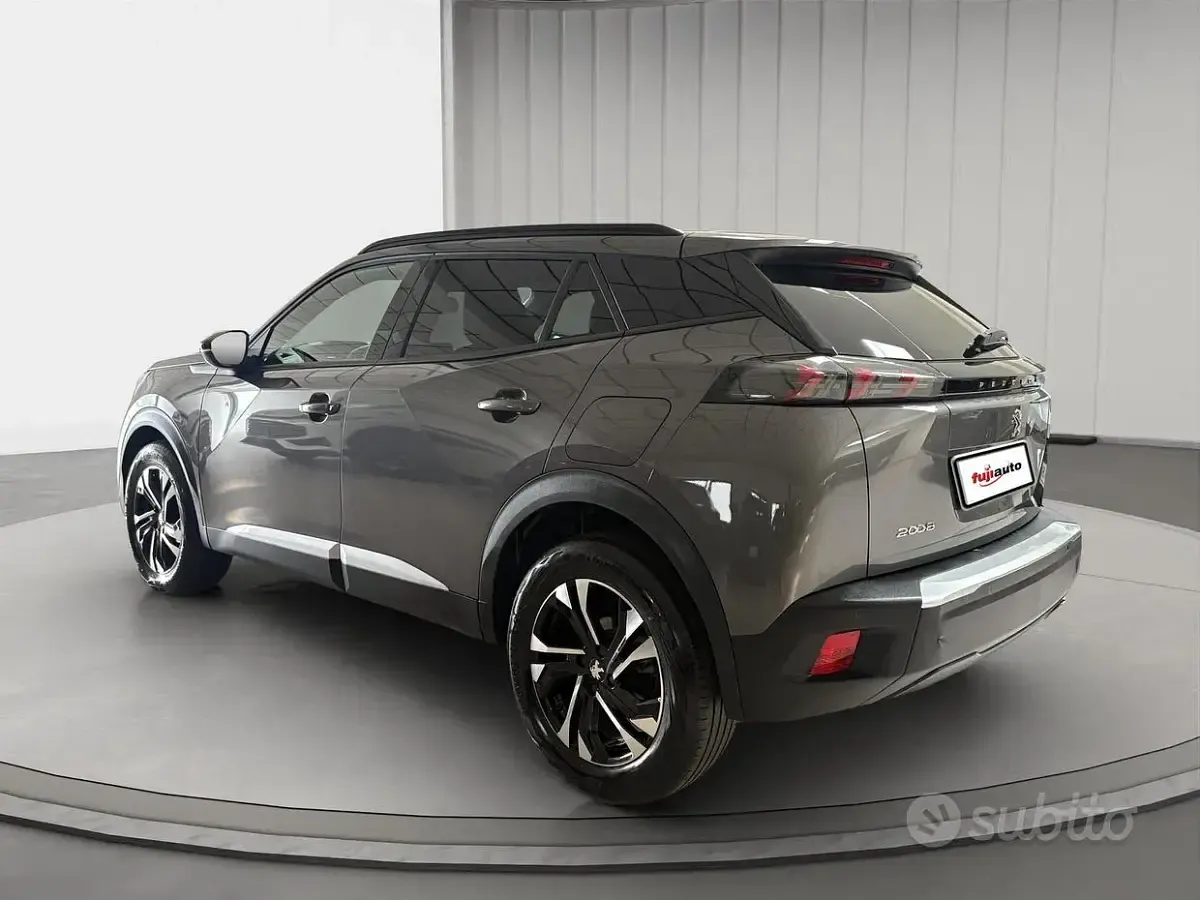 Usata Peugeot 2008 Allure 131 CV (96 kW) 2023 Grigio SUV