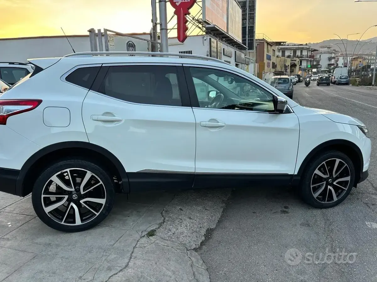 Usata Nissan Qashqai Tekna 131 CV (96 kW) 2017 Bianco SUV