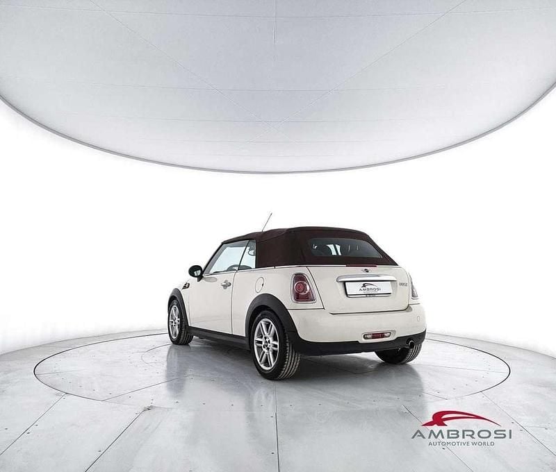 Usata Mini Cooper Cabriolet 122 CV (89 kW) 2011 Beige Cabrio