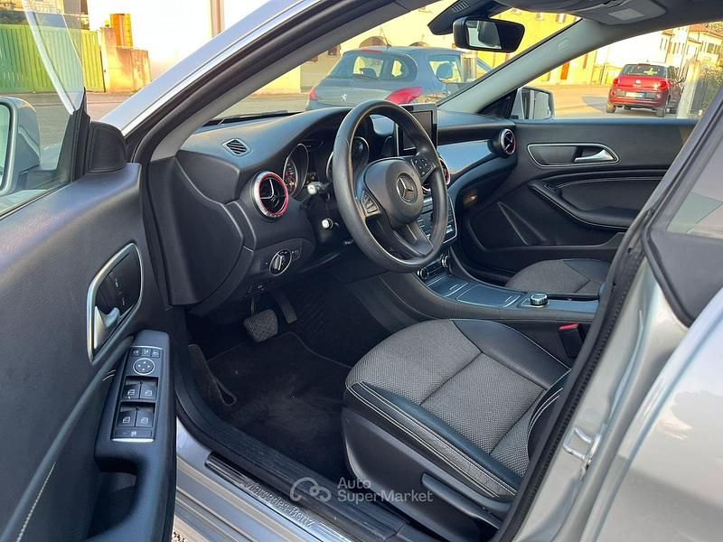 Usata Mercedes CLA180 Shooting Brake Premium 109 CV (80 kW) 2017 Argento Station wagon